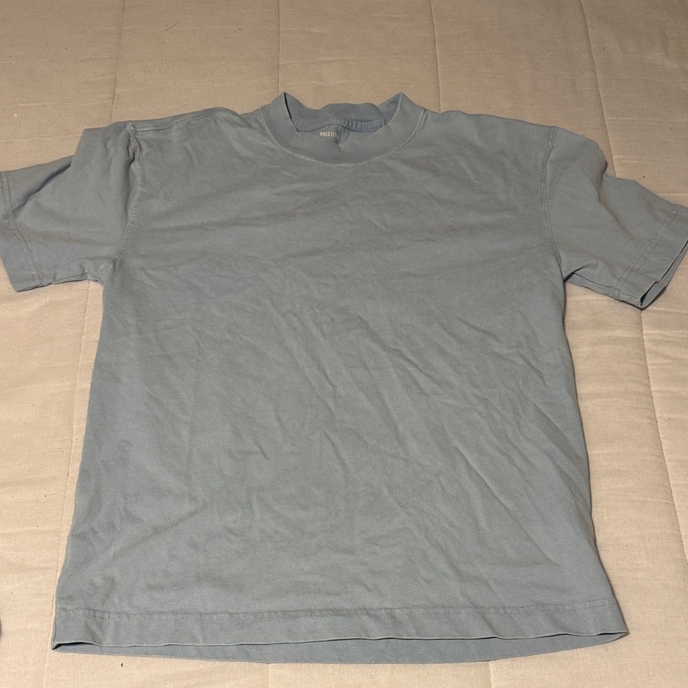 Hollister Mens heavyweight boxy fit. Faded Light blue T-Shirt. Men’s small